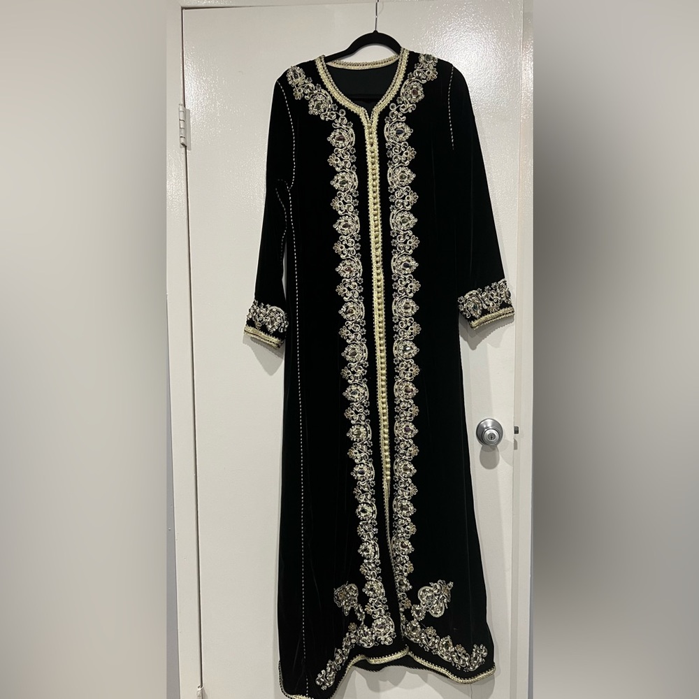 Beautiful black velvet kaftan fits medium to large